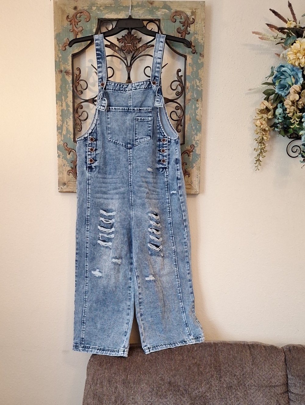Light Blue Distressed Denim Women’s Overalls. Size Medium - Picture 6 of 13
